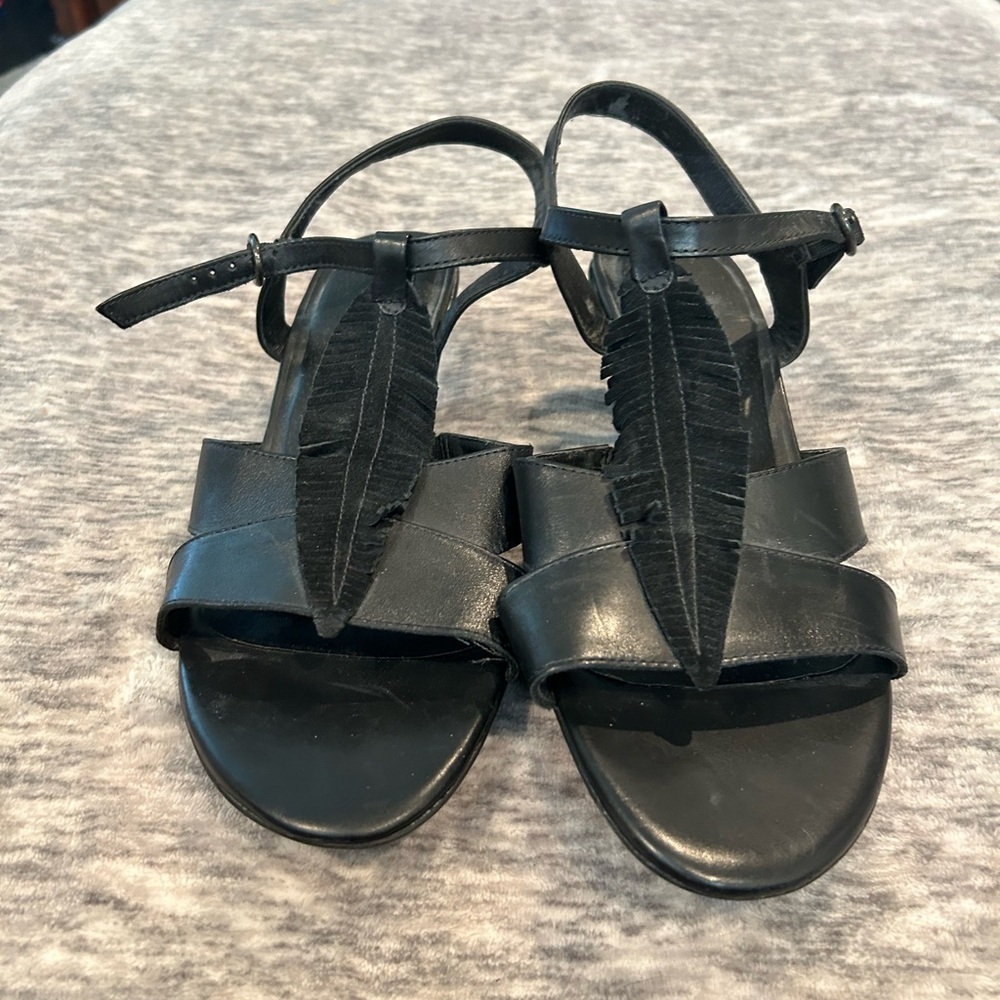 NWOT Rose Petals Women’s Size 13 sandal Heels